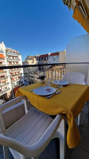 Studio for 2 near the Croisette central with balcony 133